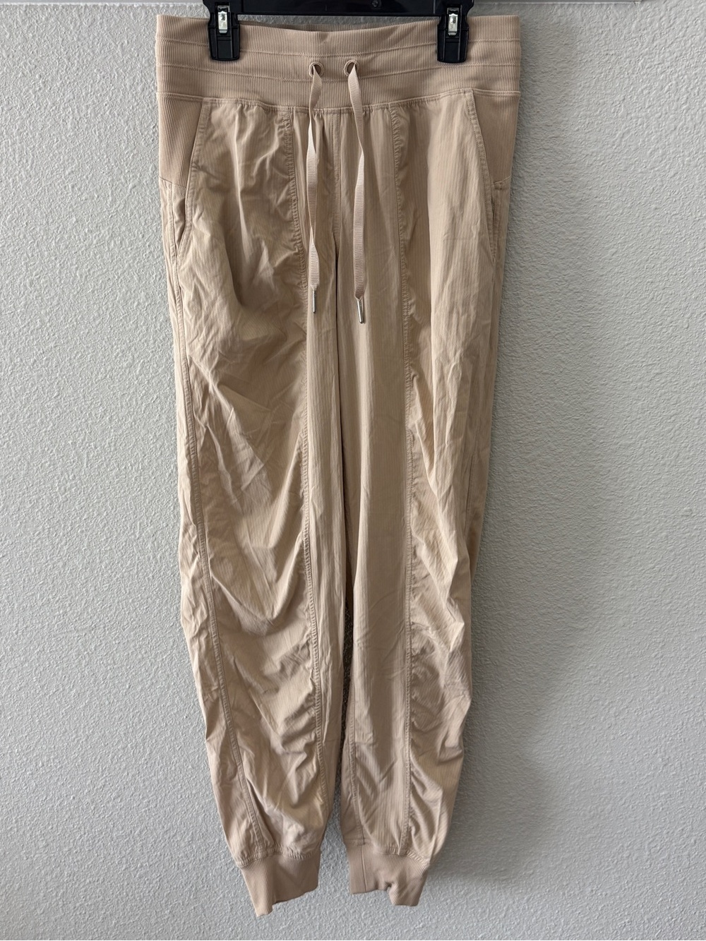 lululemon athletica Women’s tan size 4 joggers